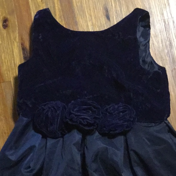 A girl’s dress - Picture 4 of 4